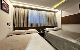 Lindo Flat com 2 camas casal a 50m da praia